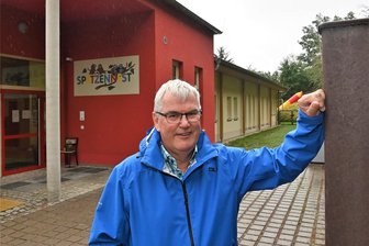 Die fast geheime Bürgermeisterwahl: Wenn der Amtsinhaber der einzige Kandidat ist - Dietmar Gottwald, parteiloser Bürgermeister der Gemeinde Rossau, stellt sich am Sonntag zur Wiederwahl. Der Neubau des Kindergartens „Spatzennest“ in Rossau war eines seiner Herzensprojekte.
