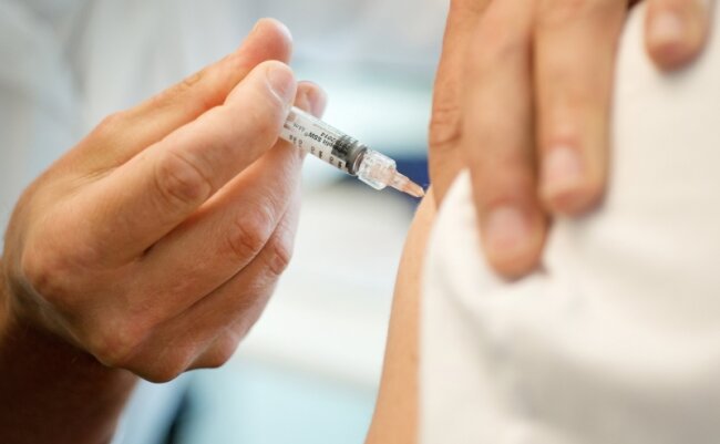 Die Impfzentren sind geschlossen - neben den Hausärzten bieten jetzt auch mobile Impfteams die Immunisierung gegen Covid-19 an.