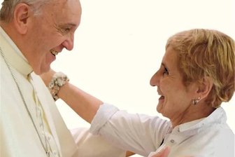 Die Frau, die mit dem Papst U-Bahn fuhr, kommt nach Reichenbach - Papst Franziskus und Autorin Erika Rosenberg sind freundschaftlich verbunden.