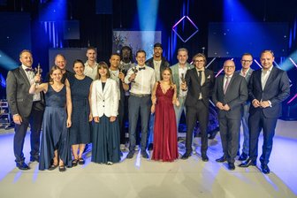 Die „Freie Presse“-Leser sagen „Schach!“: Das sind die Chemnitzer Sportler des Jahres 2025 - Siegerbild mit Funktionären: Die Geehrten der diesjährigen Chemmy-Gala.