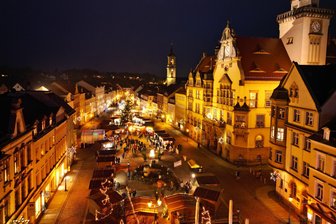 Die „Freie Presse“ testet Weihnachtsmärkte im Landkreis Zwickau: Wie schneidet Werdau ab? - Der Werdauer Weihnachtsmarkt im Lichterglanz: Noch bis einschließlich Sonntag hat die Budenstadt geöffnet. Am Samstagnachmittag erwarten die Besucher auch im Rathaus viele Angebote.