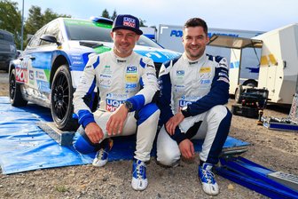 „Die geilste Schotter-Rallye in Deutschland“: Darum freut sich Julius Tannert aufs Saisonfinale in der Lausitz - Julius Tannert (links) und Beifahrer Pirmin Winklhofer freuen sich aufs Saisonfinale der Deutschen Rallyemeisterschaft.