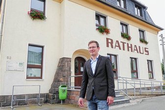 Die Gemeinde Claußnitz bekommt wieder eine Postfiliale - Ins Claußnitzer Rathaus soll eine Postfiliale einziehen. Bürgermeister Andreas Heinig freut es.