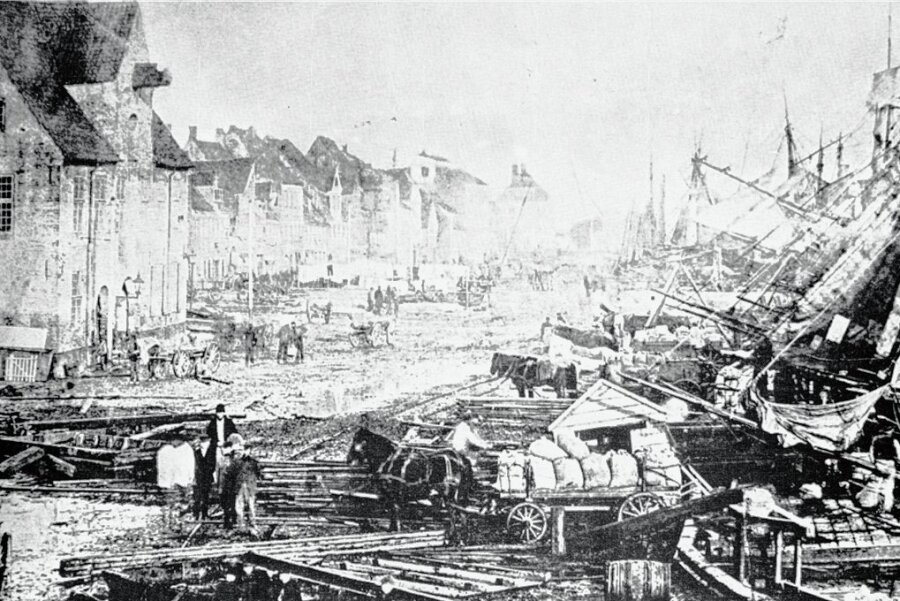 Die Gewalt, die Inseln zerriss - Nach dem Sturmhochwasser an der Ostsee vor 150 Jahren bot sich im Hafen von Flensburg ein Bild der Verwüstung. 