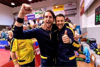 Die Gewinner sind ausgelost: Wer darf das Doppel gegen die Tischtennis-Stars Erik Schreyer und Steffen Mengel im Vogtland spielen? - Steffen Mengel (links) und Erik Schreyer sind bereit für ihre große Show.