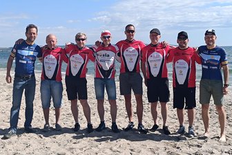 Die Giganten der Landstraße: Vogtländer radeln 462 Kilometer an die Ostsee - Jens Ritter, Uwe Black, Andreas Fischer, Andreas Kohl, Ronny Heine, Jens Littke, Torsten Safert und Stefan Rothe am Ziel.