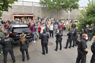 Die Grenzen des Dialogs - Bei den Protesten rund um die Veranstaltung im Tivoli wurde eine Polizistin verletzt. 