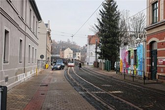 Die Große Biergasse in Zwickau wird verkehrsberuhigte Zone - Die Große Biergasse teilen sich derzeit Straßenbahnen, Autos und Fußgänger. Nach dem Umbau soll die Straße sicherer werden. 