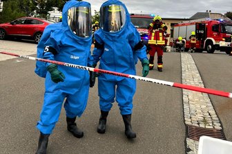 Die große Sause der Reichenbacher Feuerwehr - Wie Schädlingsbekämpfungsmittel die Wehr zu etwas Besonderem machte - Für die Schauvorführung beim Tag der offenen Tür am Samstag wurde schon geprobt.