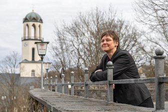 Die gute Hirtin von Auerbach geht auf neue Reise: „Nahbar zu sein, war mir immer wichtig“ - Pfarrerin Nikola Schmutzler wechselt nach zwölf Seelsorger-Jahren an der Laurentiuskirche Auerbach ans Pastoralkolleg Meißen.