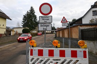 Die Hauptstraße in Taura bleibt gesperrt: Was heißt das für die Anwohner? - Die Hauptstraße in Taura bleibt weiterhin gesperrt. Eine Fertigstellung war eigentlich im Dezember geplant.