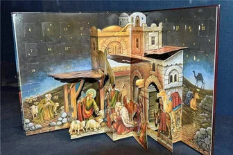 Die heilige Familie in Papier: Besondere Krippenausstellung in Markneukirchen -