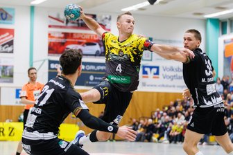 Die Hoffnung lebt weiter: Überraschungssieg lässt den SV 04 Oberlosa weiter vom Klassenerhalt in der 3. Handball-Liga träumen - Oberlosas Matevž Kunst war mit acht Toren bester Werfer beim 34:27-Überraschungssieg in Pfullingen.
