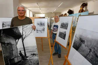 Die Hohenstein-Ernstthaler „Silberbüchse" zeigt, wie das Erzgebirge früher war - Erich Homilius (li.) und Gerd Neubert bei der Vorbereitung der neuen Ausstellung.
