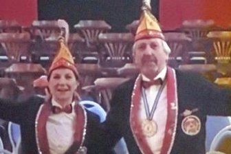 Die Jecken lassen sich nicht lumpen - Moderierten im leeren Tivoli: Anna Engel und Achim Bressler.