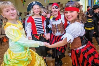 Die jüngsten Narren feiern Rosenmontag - 
