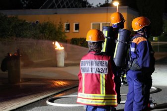 Die Jugendfeuerwehren im Erzgebirge und ihre Herausforderungen - Junge Kameraden haben zum Ausbildungswochenende der Jugendfeuerwehr Thum die Aufgaben der Großen trainiert.