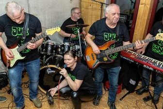 Die Jule-Rockband will es nochmal wissen - Gründungsmitglied und Bandchef Jörg Schönfelder, Gunnar Meinel, Günter Horn, Sandra Werler, Matthias Herz und Uwe Baldauf - das ist die aktuelle Besetzung der Jule-Rockband.