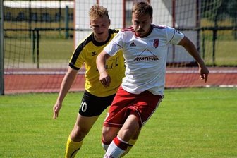 "Die Jungs setzen schon vieles um" - Dennis Baude (v.), hier im Duell mit dem Bornaer Max Schütz, unterlag mit seinem Team den Gästen aus dem Leipziger Land mit 0:3.