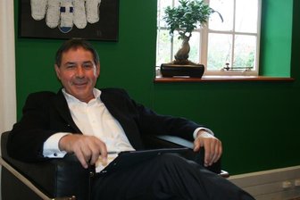 <p class="artikelinhalt">Fühlt sich als Akademiker in der ganzen Welt zuhause: Arnold van Zyl, Professor im südafrikanischen Stellenbosch.</p>