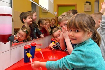 Die Kinder der Kita „Hüttenzwerge“ in Schwarzbach feiern ihr Familienfest - Die Kinder der Kita Hüttenzwerge feiern den Weltkindertag mit einer großen Party.