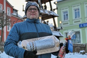 Die kleinen Märkte im Erzgebirge: Gemütlichkeit statt Gedränge - Der Zwönitzer Stollenkönig Michael Rothe. 