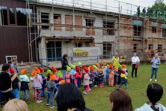 Die Kottengrüner Eimbergzwerge verlegen ihre Geburtstagsfete ans Wasser - Erst vor wenigen Tagen wurde an der Werdaer Kita Waldwichtel Richtfest gefeiert. Dorthin ziehen die Kinder der Kottengrüner Kita Eimbergzwerge um. Doch vorher feiern sie erst noch am Samstag das 50-jährige Bestehen der Einrichtung. 