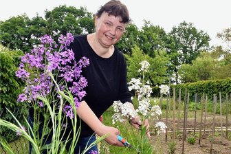 Die Langsamblumen-Züchter aus Weißenborn - Ina Richter engagiert sich für die noch junge Slowflower-Bewegung, die auf heimische Pflanzen und Nachhaltigkeit im Anbau setzt. In Weißenborn will sie zum Aktionstag zu dieser Initiative informieren. 