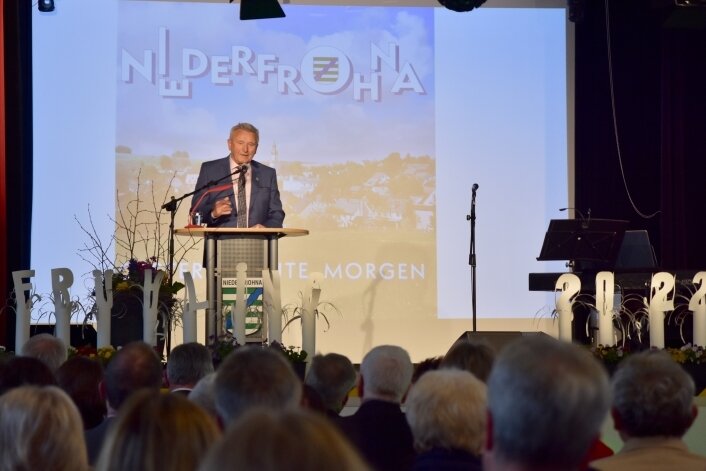 Die letzte große Rede des Niederfrohnaer Bürgermeisters - Klaus Kertzscher am Freitagabend in der Begegnungsstätte Lindenhof bei seiner letzten großen Rede als Gemeindeoberhaupt. 