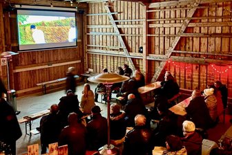 „Die Leute waren entsetzt“: Kurzfilm über Abtreibung verschreckt Publikum, nun planen Organisatoren Wunschkino im Erzgebirge - Die Kurzfilme beim Jahnsdorfer Scheunenkino trafen nicht unbedingt den Geschmack des Publikums.