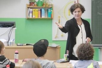 Die Linke und Gott - Kruzifixe in Schulen wie hier in einer Augsburger Schule? Nicht mit Sachsens Linken, die auf eine Trennung von Staat und Kirche pochen.