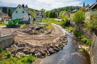 „Die Liste wird als Hiobsbotschaft ankommen“: 81 Hochwasserschutz-Projekte auf Eis gelegt - In Pockau im Erzgebirge stehen noch weitere Baumaßnahmen für Hochwasserschutz an. Doch viele weitere Projekte stehen nun vor dem Aus.