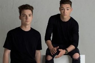 Die Lochis: Wir leben gerade unseren Traum - Gehen mit ihrem Album auf Tour: Die Lochis.