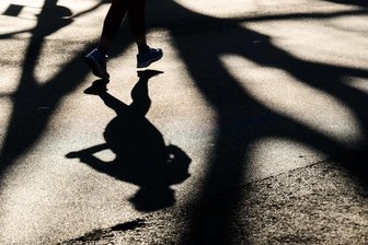 Die Lust am Sport: Muskelkater statt Schweinehund - Hoch vom Sofa und ab auf den Asphalt, ins Feld, auf die Wiese oder die Matte: Sport begeistert - nicht alle, aber viele.  