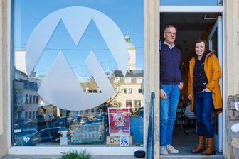 Die Macher von Lößnitz: Wie die Kulturhauptstadt eine Kleinstadt im Erzgebirge verändert hat - Zu Besuch bei den Makern in Lößnitz: Christof Schulze und Susanne Krauß.