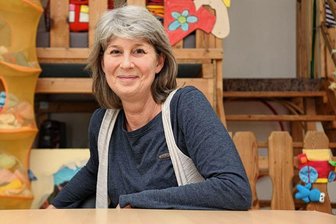 Die Macherin geht in den Ruhestand: Was wird aus der größten Kleiderbörse im Vogtland? - Vor allem die XXL-Basare für Familien haben sie im Vogtland bekannt gemacht: Kathrin Schmutzler.
