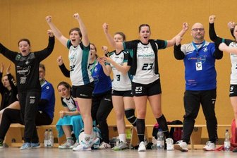 "Die Mädels haben gebrannt" - Die Rotation-Damen hatten am Wochenende gleich doppelt Grund zur Freude. Nach dem sie am Samstag gegen Mölkau in der Verbandsliga klar gewannen, siegten sie auch am Sonntag im Sachsenpokal gegen Favorit Leipzig-Mockau. Nicht nur auf dem Feld wurde jedes der 30 Tore gefeiert.