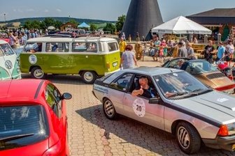 Die Meister-Classic wird ostdeutscher - Schätze wie dieser Mercedes-Benz 8/38, Baujahr 1926, begeisterten - wie hier auf Zschopauer Schlosshof - die Zuschauer entlang der 1. Sächsischen Meister-Classic im Sommer 2021.