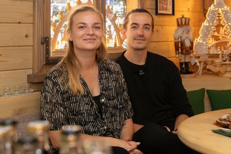 „Die Menschen haben ihr Herz aufgemacht“ – Überzeugt das Erzgebirge die Berliner? - Damit hätten sie nie im Leben gerechnet: Katharina Wortberg-Jäger und ihr Mann Philipp Jäger wurden selbst auf der Straße erkannt. Sie waren die Protagonisten des „Erzperiments“.