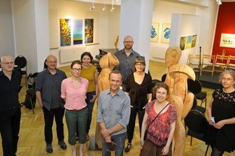 "Die Menschen sind einfach hungrig auf Kunst und Kultur" - Neun Frauen und Männer aus der Künstlergruppe "Decagon" haben sich am Sonntagnachmittag in Meerane getroffen. 