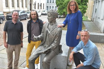 Die nächste Figur am Silberweg Freiberg eingeweiht: Alexander von Humboldt ist angekommen - Figur Nummer 9 des Freiberger Silberweges: Alexander von Humboldt sitzt in der Prüferstraße.