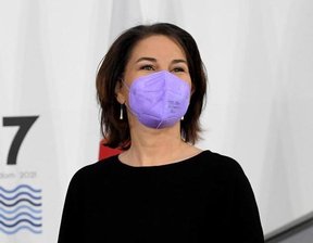 Die neuen Zwischentöne - Bundesaußenministerin Annalena Baerbock beim G7-Gipfel in Liverpool.