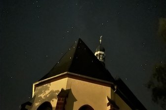 Die Neumarker Kirche wird zur Festival-Bühne - Am Freitagabend ein Konzertsaal - die Neumarker Kirche, aufgenommen am Abend des Kirchweihfestes.