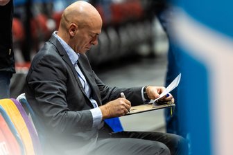 Die Niners Chemnitz auf Rang drei in der Bundesliga: Sind sie wirklich so gut? - Rodrigo Pastore, Cheftrainer der Basketballer der Niners Chemnitz, hat derzeit viel zu notieren. Zwar ist seine Mannschaft in der Bundesliga nach vier Siegen in Folge in der Spur. In den anderen Wettbewerben klemmt allerdings die Säge. Und auch die Ligasiege waren nicht immer überzeugend.