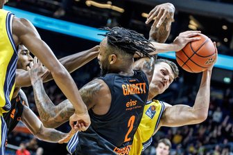 Die Niners Chemnitz im Kampf um die Post-Season: Ab jetzt ist jedes Spiel ein Endspiel - In den Duellen zwischen den Niners Chemnitz (hier Jeff Garrett) und Alba Berlin ging es in den vergangenen Jahren immer heiß her. Das Hinspiel in dieser Saison konnten die Chemnitzer knapp mit 81:78 in der Uber Arena gewinnen.