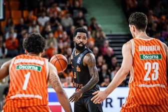Die Niners Chemnitz im Premierenmodus: Da werden selbst erfahrene Profis wie Corey Davis noch einmal nervös - Corey Davis absolvierte am Sonntag in Ulm sein erstes Spiel in der Basketball-Bundesliga.