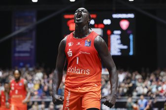 Die Nummer 1 ist zurück: Aher Uguak steht nach langer Leidenszeit vor seinem Comeback bei den Niners Chemnitz - So lieben ihn die Fans: Aher Uguak gilt als kampfstarker Spieler. Wie weit er nach seiner schweren Verletzung und langer Pause wieder ist, wird sich aber wohl erst nach einigen Spielen zeigen.