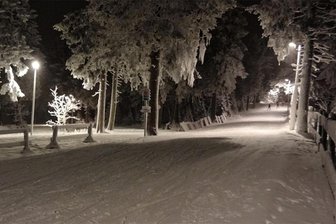Die Oberwiesenthaler haben viel zu tun vor dem Continentalcup im Skilanglauf - So hätten es die Oberwiesenthaler zum Continentalcup gern, doch aktuell regnet es auf dem Fichtelberg.