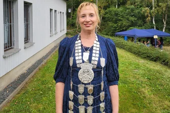 Die Oelsnitzer Schützen haben erstmals eine Königin - Evelyn Winkler ist die erste Königin der Schützengesellschaft Oelsnitz.