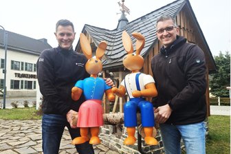 Die Osterhasen sind da: Großwaltersdorf feiert mit Party, Theater und Livemusik - Start zur Osterparty: Ortsvorsteher Andreas Strelow (links) und Feuerwehrchef Dirk Ranft.